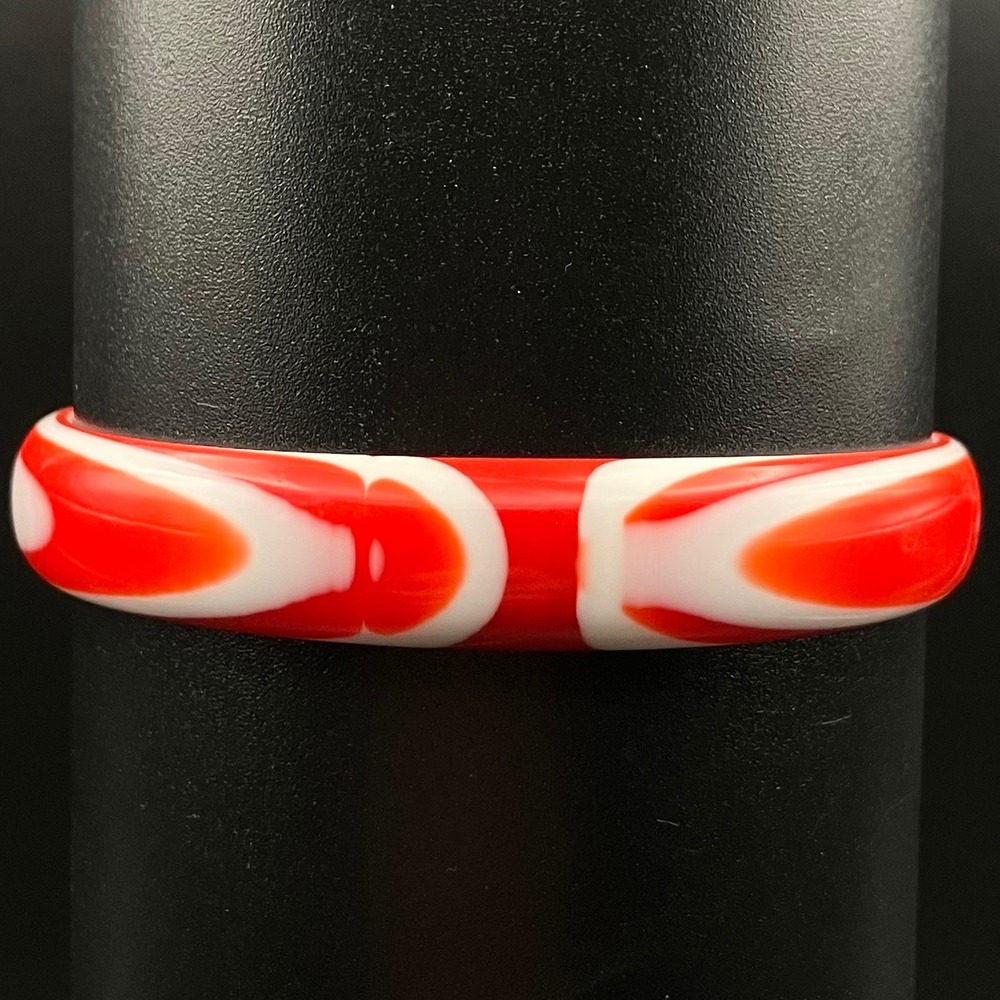 Vintage Lucite Bangle Red White Swirl Marbled 1960s Jewelry Size 8 - Picture 3 of 8